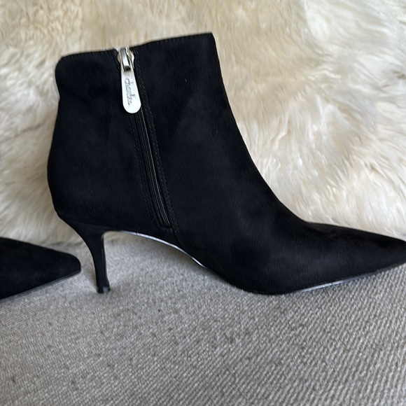 Charles by Charles David Accurate Bootie in Black Suede 7 Never Worn - Picture 2 of 6